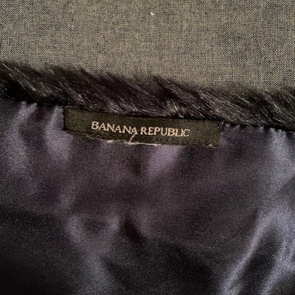 BANANA REPUBLIC Navy Faux Fur Wrap Scarf Shawl - Picture 5 of 5
